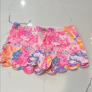Lilly Pulitzer Pink Floral Women's Scalloped Shorts, size 6